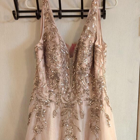 Wedding Dress for Short Queens! (Plus size) - Picture 1 of 10